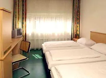 Youthotel 2*